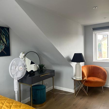 Spacious And Stylish Home 바스 외부 사진