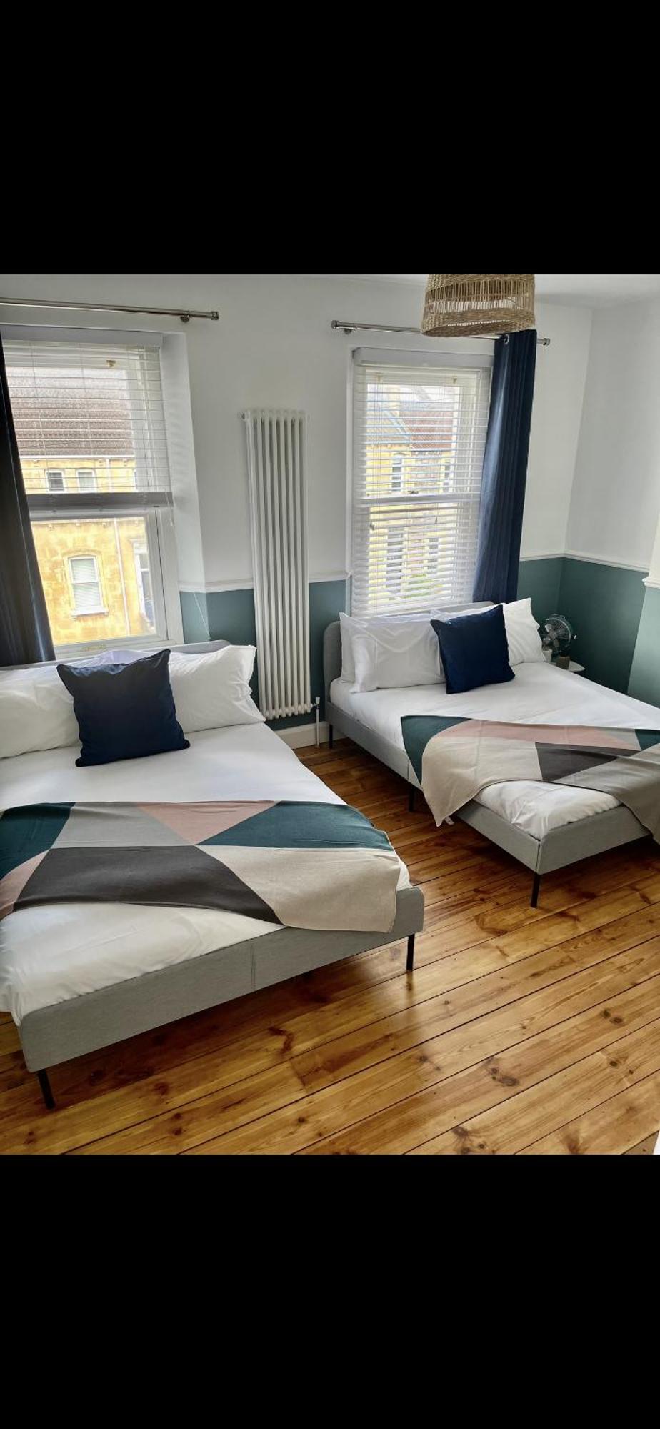 Spacious And Stylish Home 바스 외부 사진