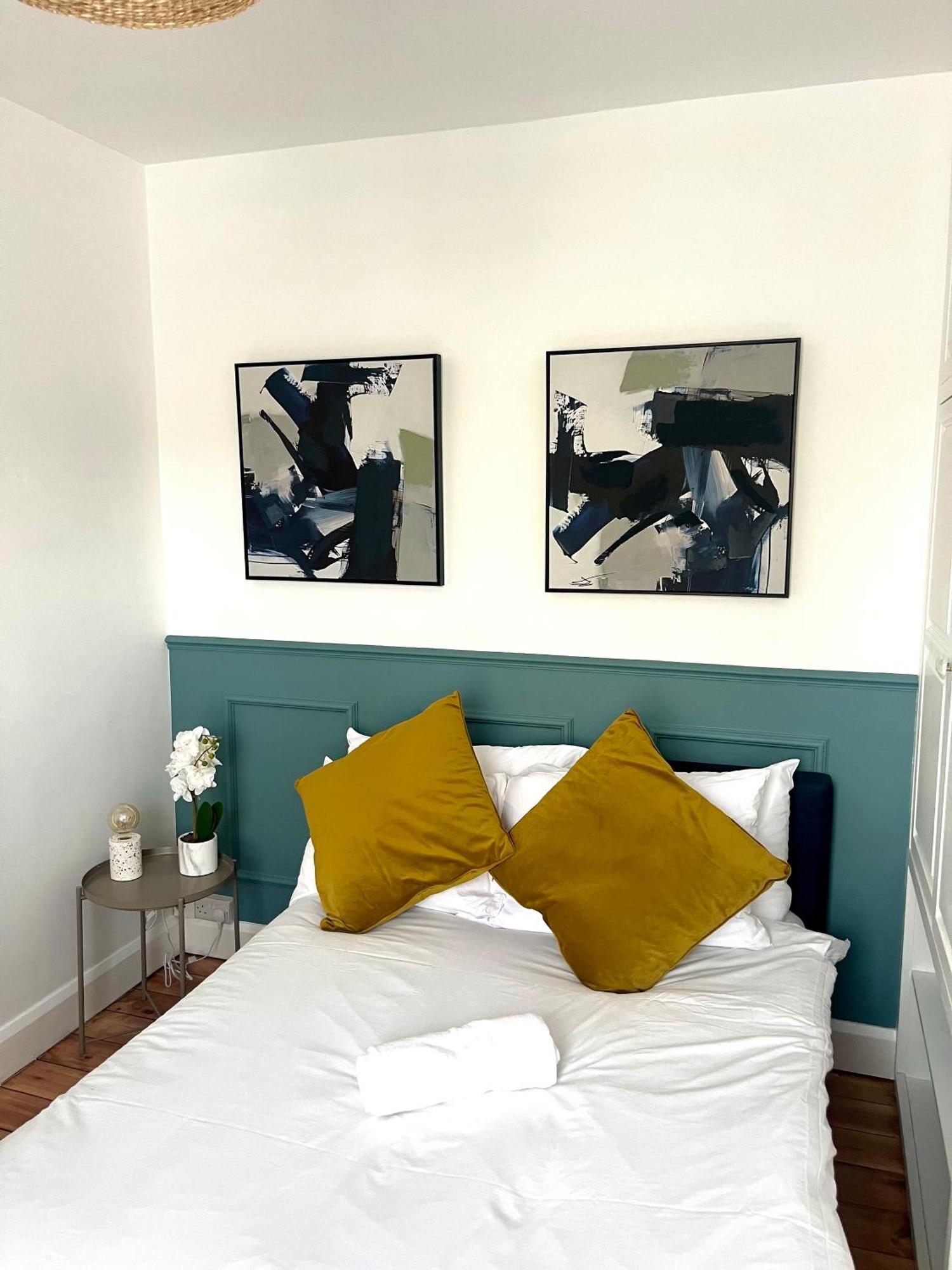 Spacious And Stylish Home 바스 외부 사진