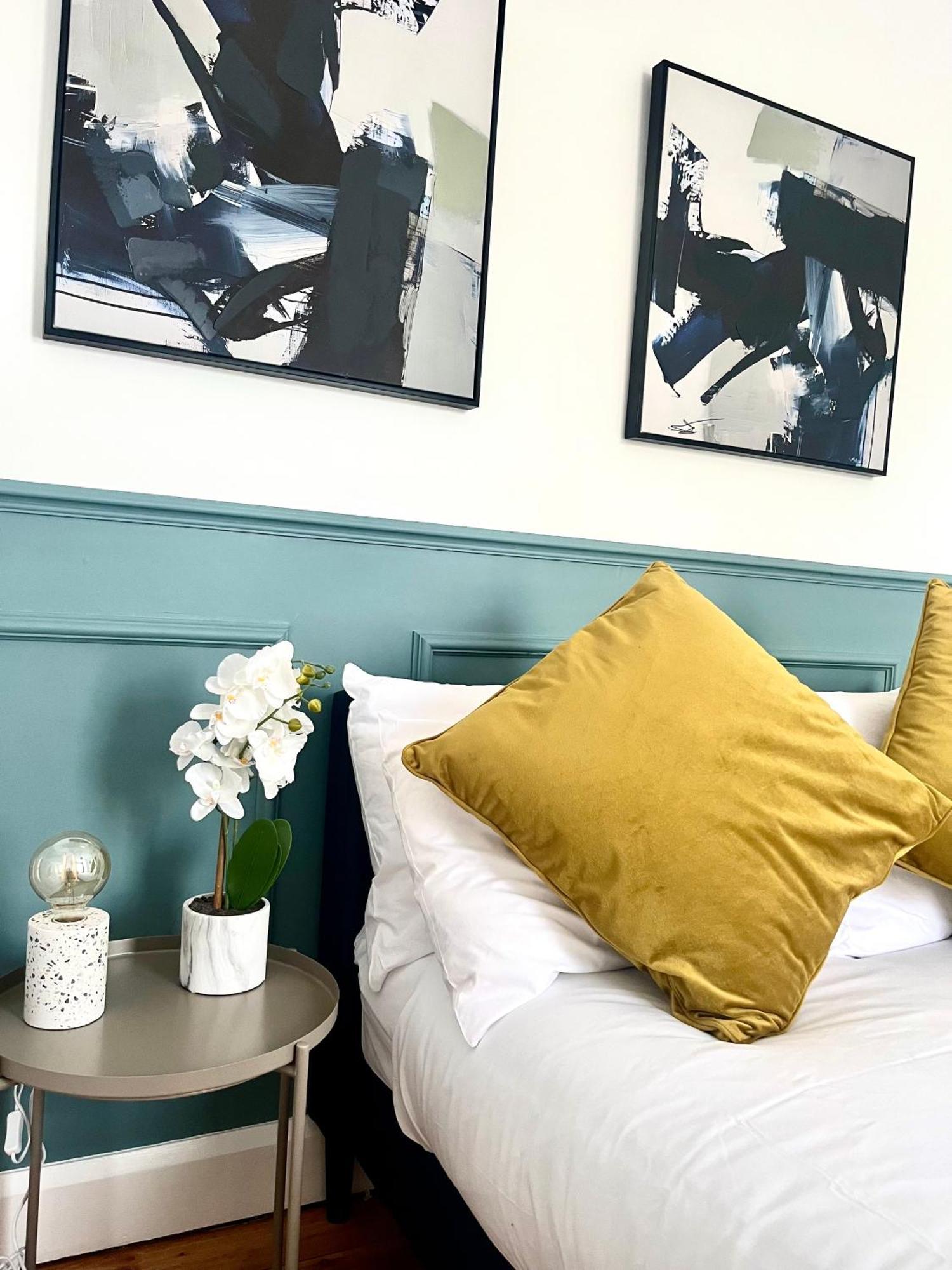 Spacious And Stylish Home 바스 외부 사진